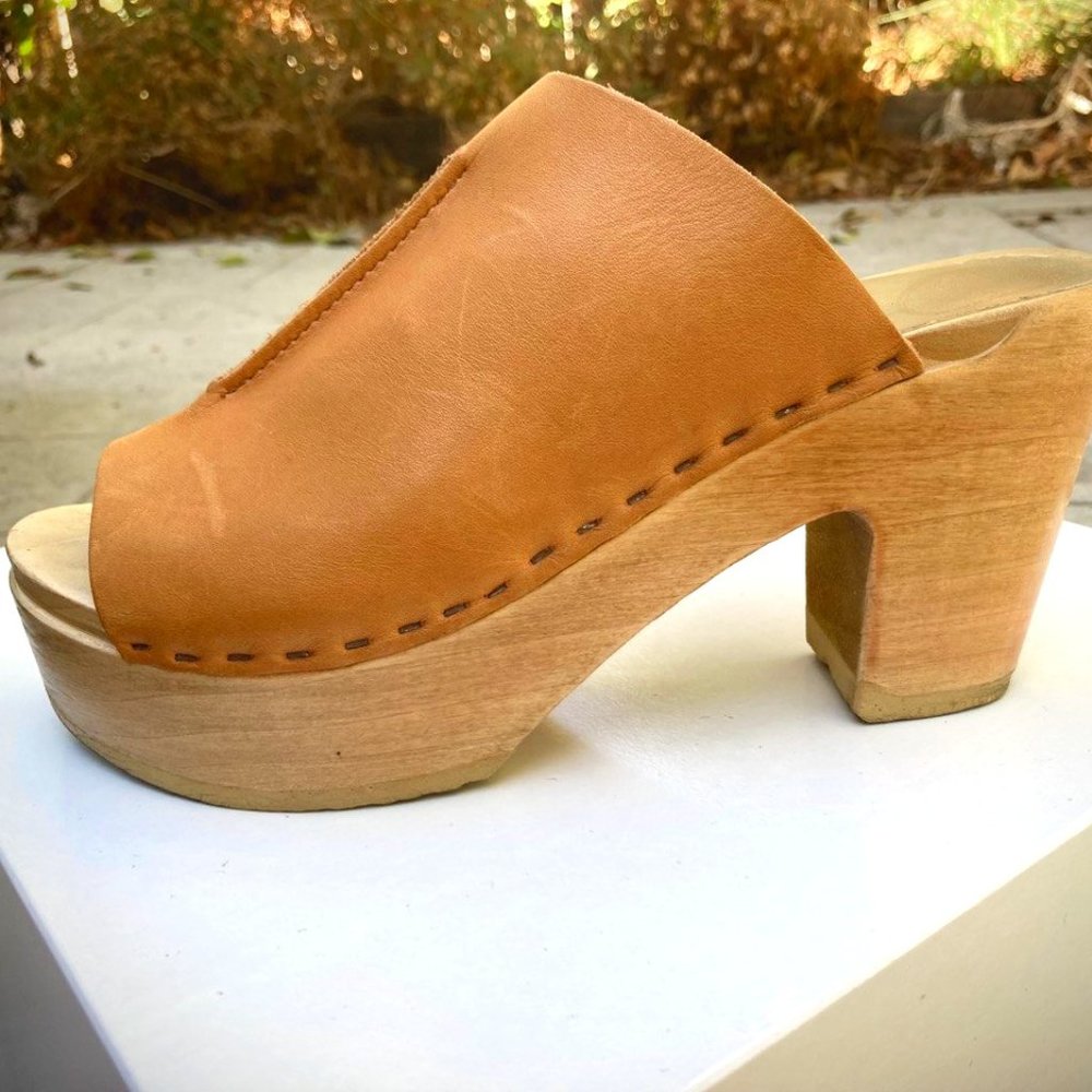 No. 6 Daria platform clogs on High Heel, size 39 (US 8.5), Desert